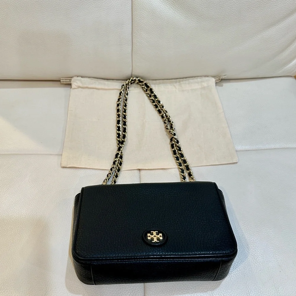 Tory Burch Logo Crossbody/Shoulder Black Pebbled Lather Bag withAdjustable Chain
